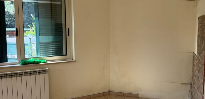 INTERO STABILE CON GIARDINO E GARAGE Lago Patria