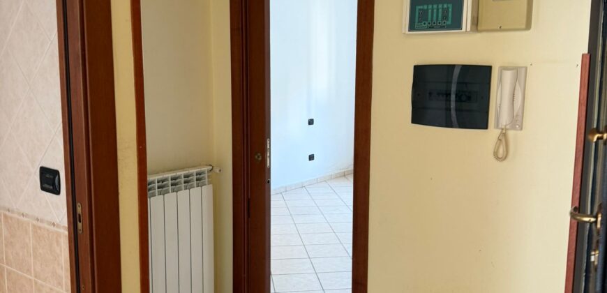 INTERO STABILE CON GIARDINO E GARAGE Lago Patria