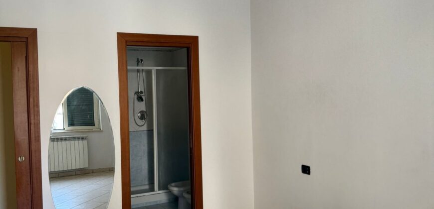 INTERO STABILE CON GIARDINO E GARAGE Lago Patria