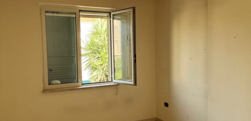 INTERO STABILE CON GIARDINO E GARAGE Lago Patria