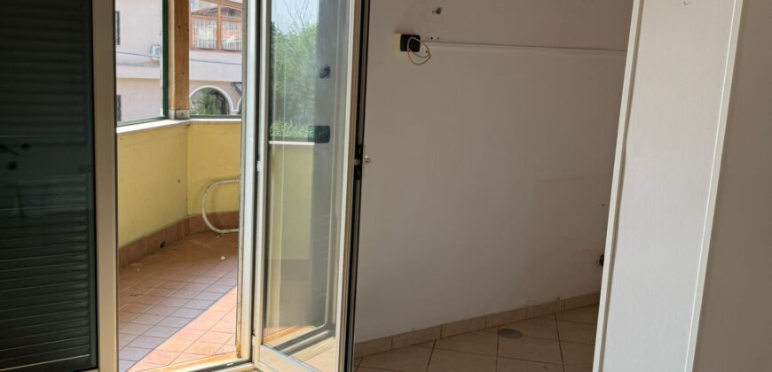 INTERO STABILE CON GIARDINO E GARAGE Lago Patria