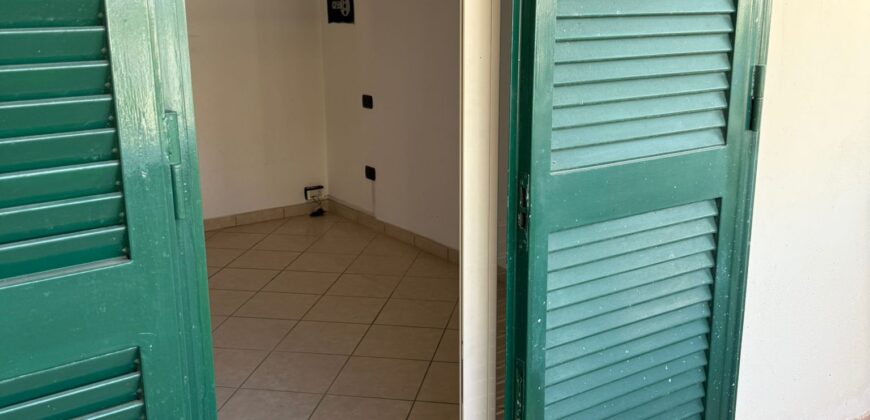 INTERO STABILE CON GIARDINO E GARAGE Lago Patria
