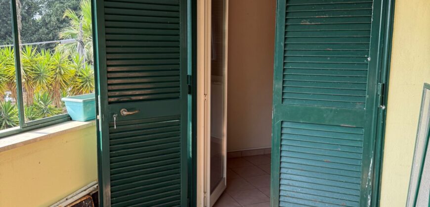INTERO STABILE CON GIARDINO E GARAGE Lago Patria