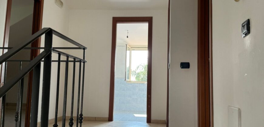 INTERO STABILE CON GIARDINO E GARAGE Lago Patria