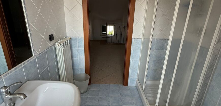 INTERO STABILE CON GIARDINO E GARAGE Lago Patria