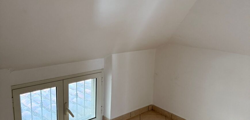 INTERO STABILE CON GIARDINO E GARAGE Lago Patria