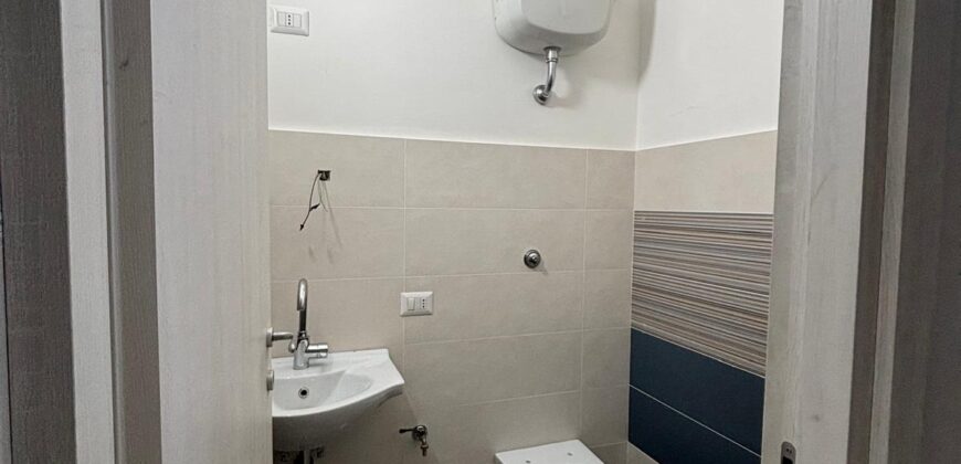 LOCALE COMMERCIALE 125 MQ Lago Patria-Via Lago Patria