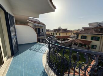 APPARTAMENTO 130 MQ CON TERRAZZO PANORAMICO Lago Patria
