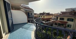 APPARTAMENTO 130 MQ CON TERRAZZO PANORAMICO Lago Patria
