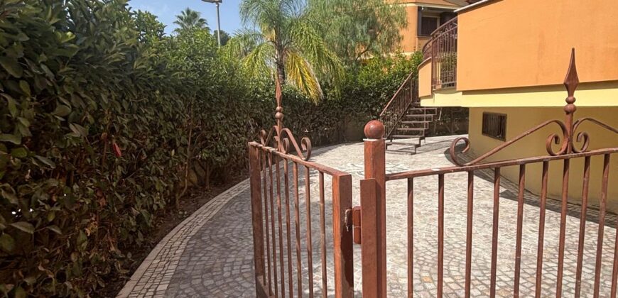 APPARTAMENTO CON GIARDINO IN PARCO Varcaturo