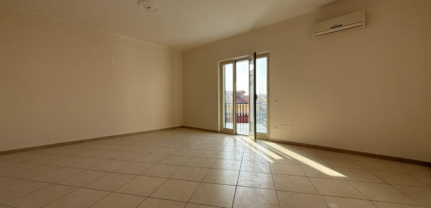 APPARTAMENTO 130 MQ CON TERRAZZO PANORAMICO Lago Patria