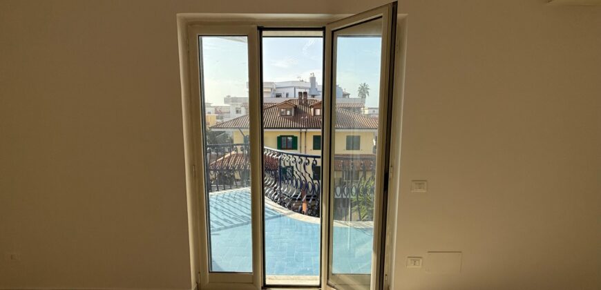 APPARTAMENTO 130 MQ CON TERRAZZO PANORAMICO Lago Patria