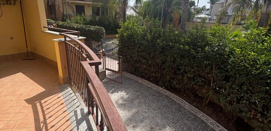 APPARTAMENTO CON GIARDINO IN PARCO Varcaturo