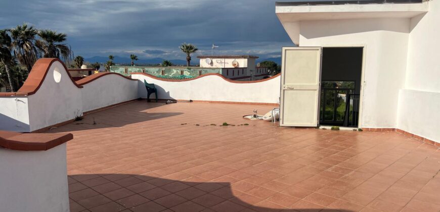 APPARTAMENTO 130 MQ CON TERRAZZO PANORAMICO Lago Patria