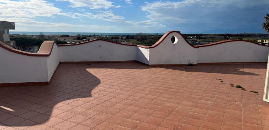 APPARTAMENTO 130 MQ CON TERRAZZO PANORAMICO Lago Patria