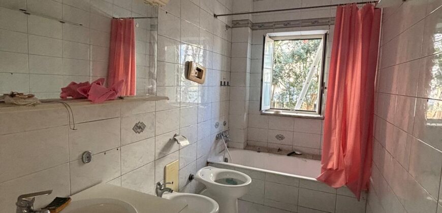 APPARTAMENTO 125 MQ IN PARCO Varcaturo-Via Carrafiello
