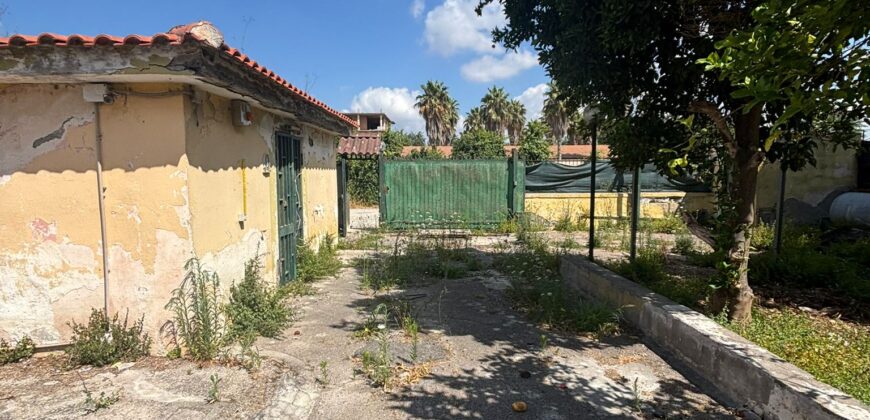 VILLA DIVISA IN DUE APPARTAMENTI Varcaturo