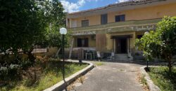 VILLA DIVISA IN DUE APPARTAMENTI Varcaturo