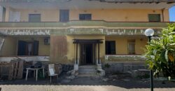 VILLA DIVISA IN DUE APPARTAMENTI Varcaturo