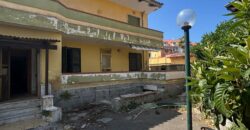 VILLA DIVISA IN DUE APPARTAMENTI Varcaturo