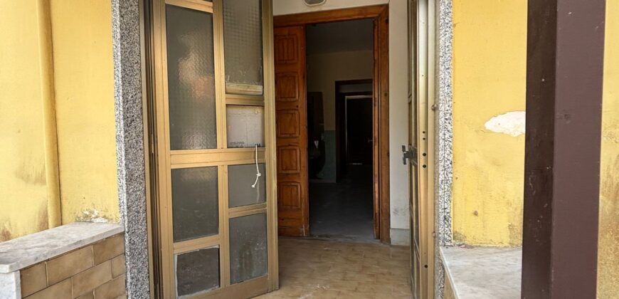 VILLA DIVISA IN DUE APPARTAMENTI Varcaturo