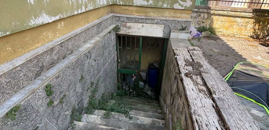 VILLA DIVISA IN DUE APPARTAMENTI Varcaturo