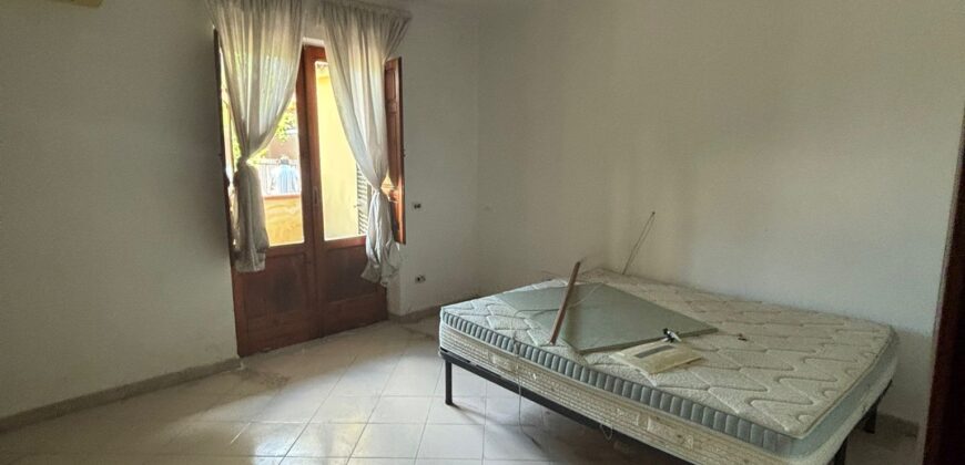 VILLA DIVISA IN DUE APPARTAMENTI Varcaturo