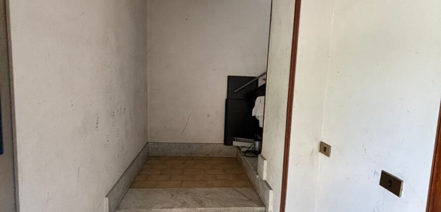 VILLA DIVISA IN DUE APPARTAMENTI Varcaturo