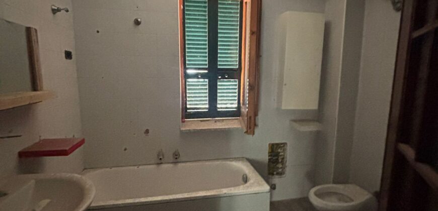 VILLA DIVISA IN DUE APPARTAMENTI Varcaturo