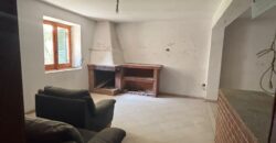 VILLA DIVISA IN DUE APPARTAMENTI Varcaturo