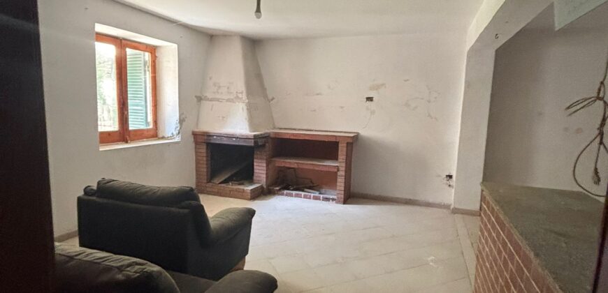 VILLA DIVISA IN DUE APPARTAMENTI Varcaturo