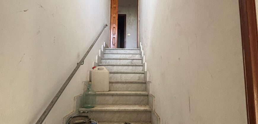 VILLA DIVISA IN DUE APPARTAMENTI Varcaturo