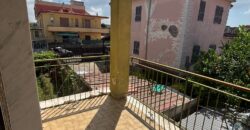 VILLA DIVISA IN DUE APPARTAMENTI Varcaturo