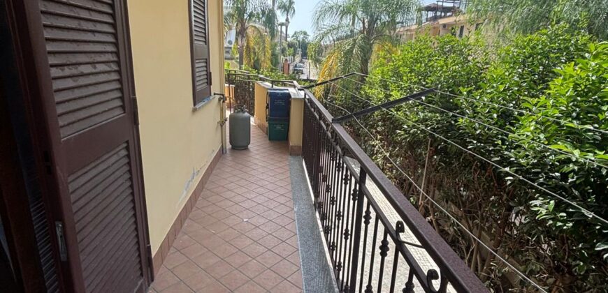 APPARTAMENTO CON GIARDINO IN PARCO Varcaturo