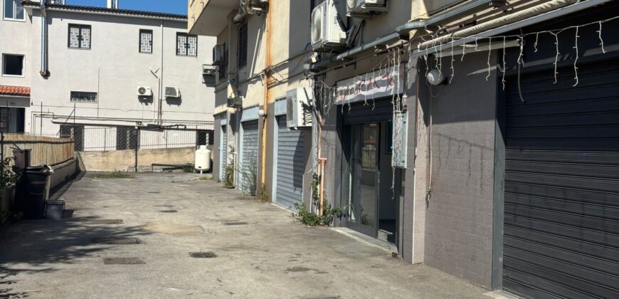 LOCALE COMMERCIALE 350 MQ Varcaturo-Via Ripuaria