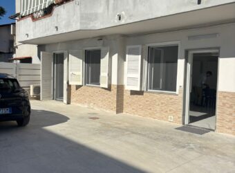 TRILOCALE RISTRUTTURATO CON GIARDINO Varcaturo-Centro