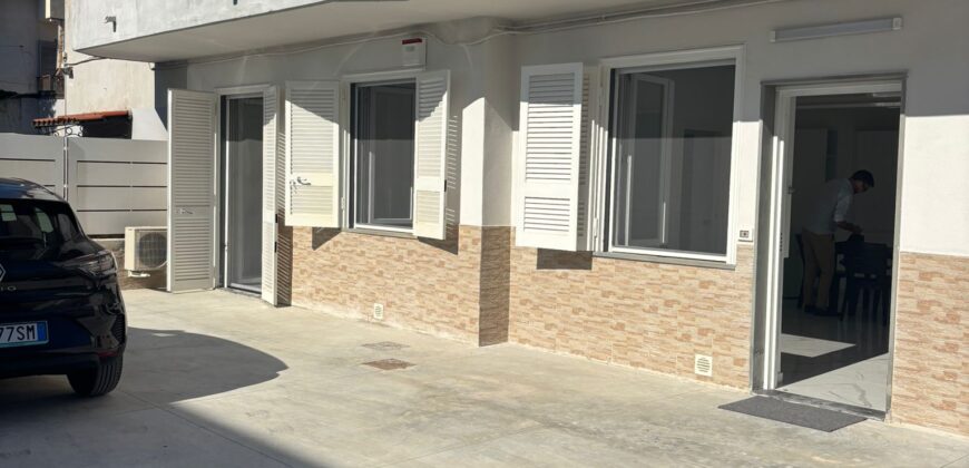 TRILOCALE RISTRUTTURATO CON GIARDINO Varcaturo-Centro