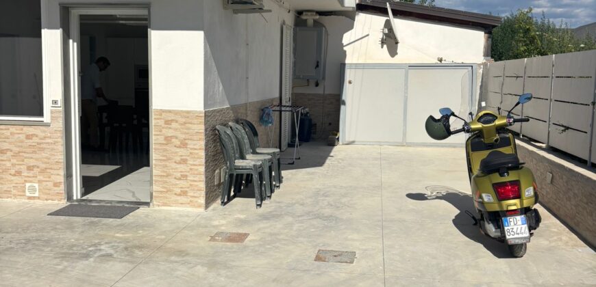 TRILOCALE RISTRUTTURATO CON GIARDINO Varcaturo-Centro