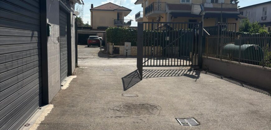 LOCALE COMMERCIALE 350 MQ Varcaturo-Via Ripuaria