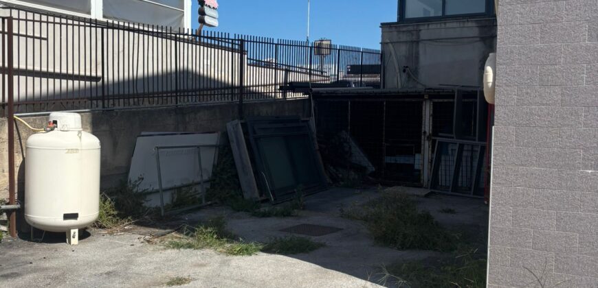 LOCALE COMMERCIALE 350 MQ Varcaturo-Via Ripuaria