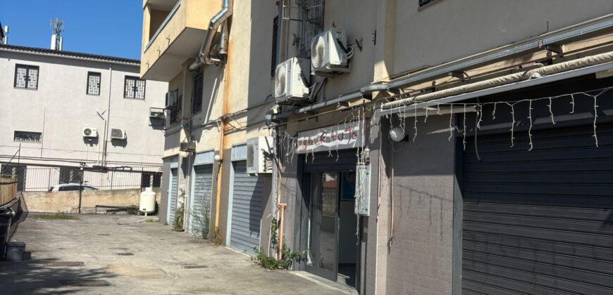 LOCALE COMMERCIALE 350 MQ Varcaturo-Via Ripuaria