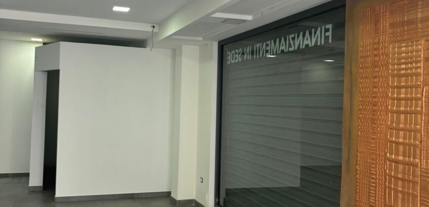 LOCALE COMMERCIALE 350 MQ Varcaturo-Via Ripuaria