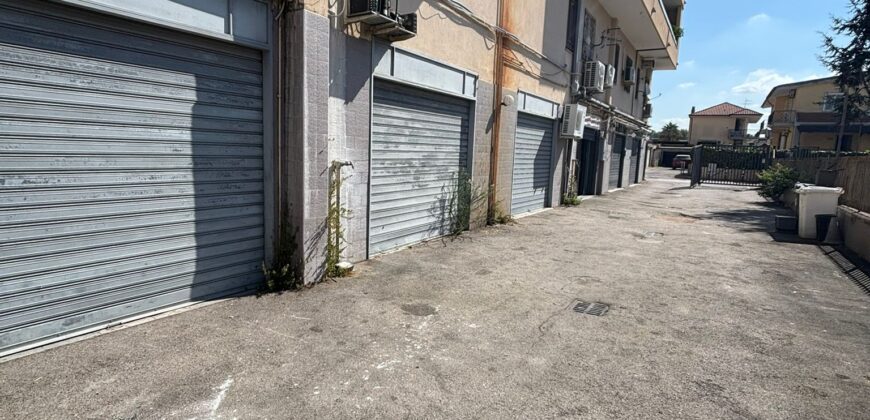 LOCALE COMMERCIALE 350 MQ Varcaturo-Via Ripuaria