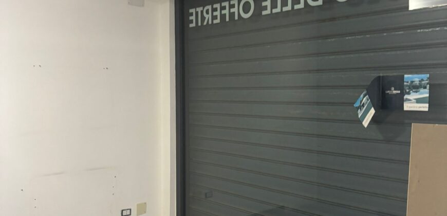 LOCALE COMMERCIALE 350 MQ Varcaturo-Via Ripuaria