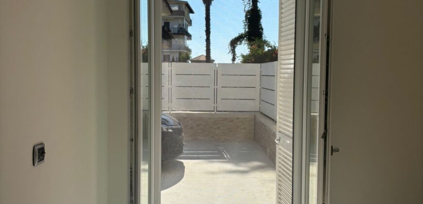 TRILOCALE RISTRUTTURATO CON GIARDINO Varcaturo-Centro