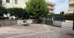 STRUTTURA COMMERCIALE 950 MQ Giugliano-Via Oasi Sacro Cuore