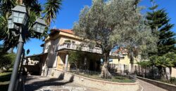 AMPIA VILLA DI LUSSO Lago Patria-Parco Staffetta