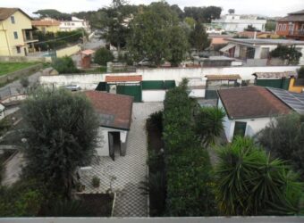 AMPIA VILLA A SCHIERA Varcaturo-Via Madonna Del Pantano