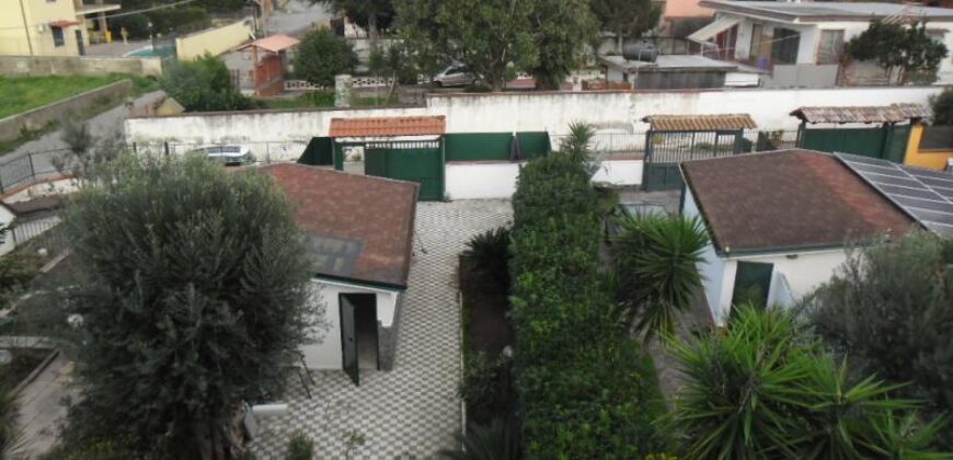 AMPIA VILLA A SCHIERA Varcaturo-Via Madonna Del Pantano