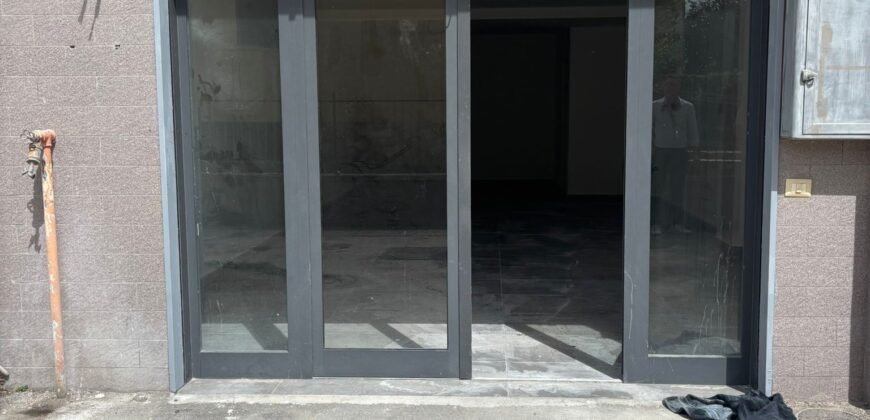 LOCALE COMMERCIALE 75 MQ Varcaturo-Centro